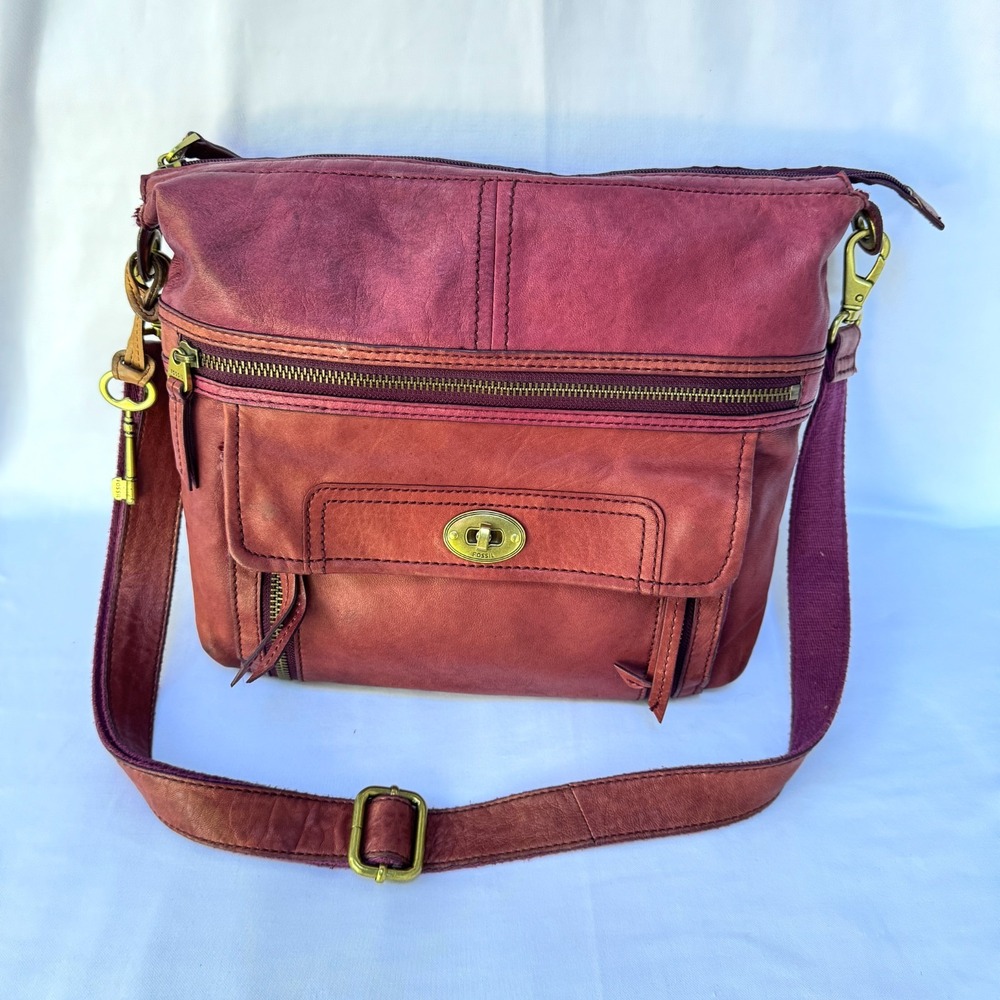Vintage Fossil Stanton Burgundy Womens Leather Crossbody Bag Signature Key Charm